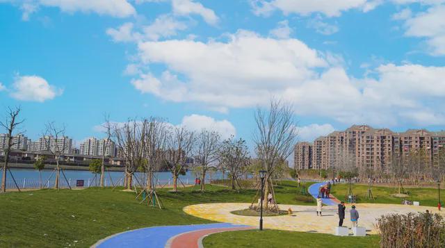 楼处发布：招商时代潮派以品质引领！J9九游会百度热搜@招商时代潮派售(图4)